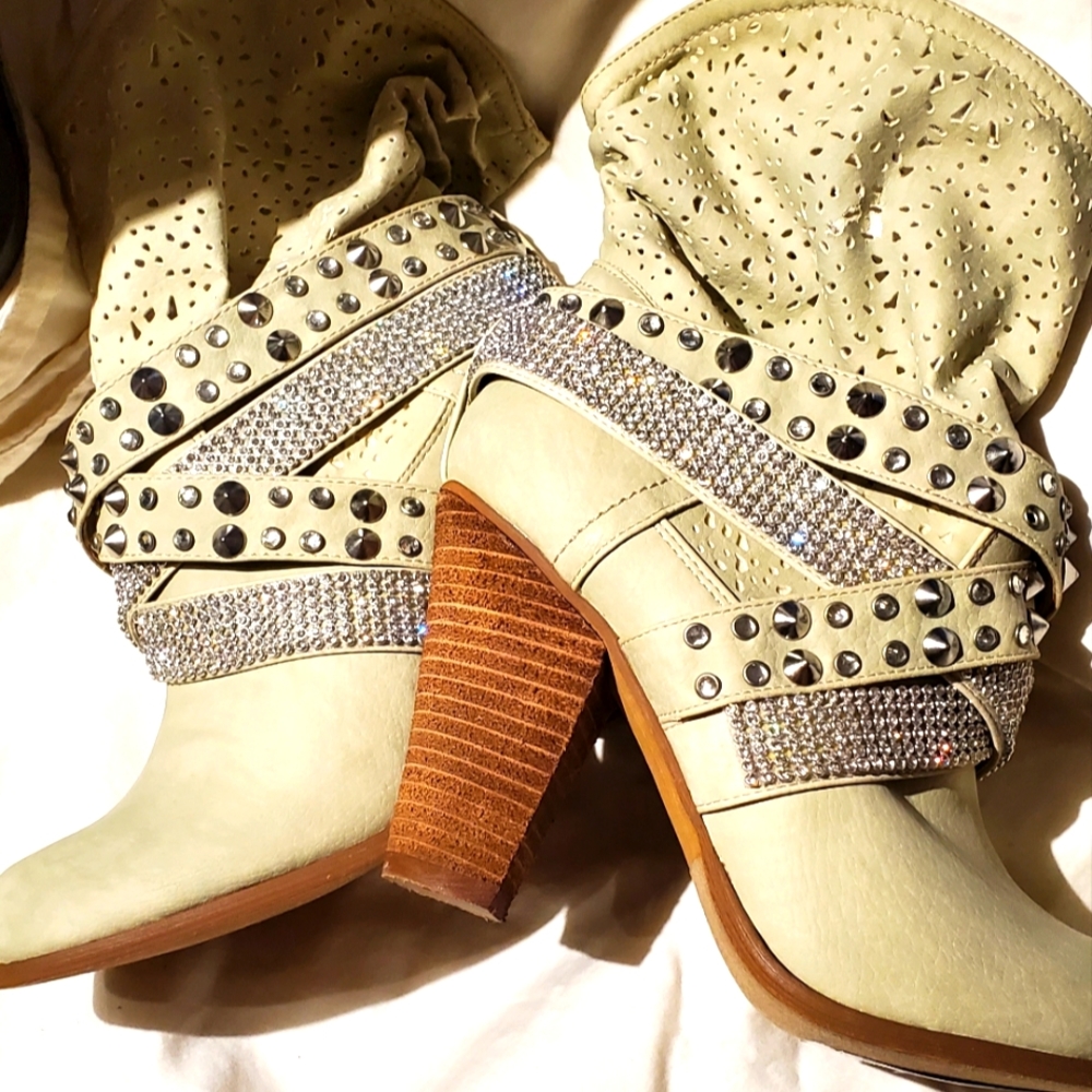 Not Rated size 8 cream color rhinestone boots 🌟BRAND NEW bring spring @Buckle.